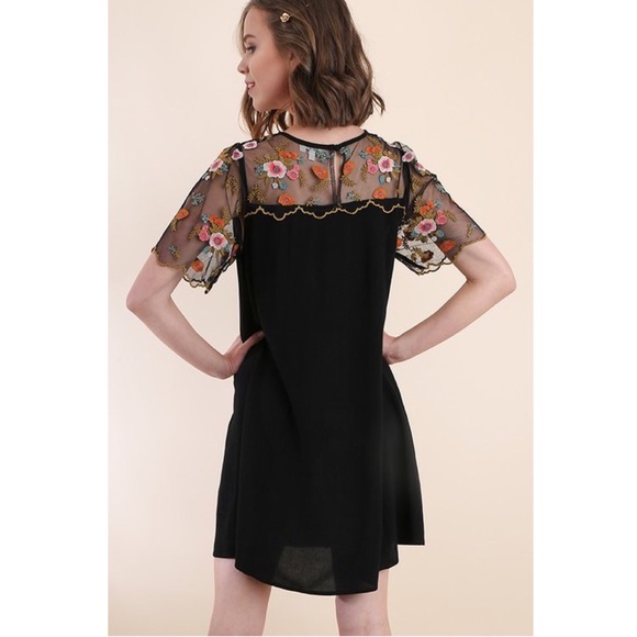 $ FIRM 🌷Black Dress with Floral Embroidery - Picture 2 of 6